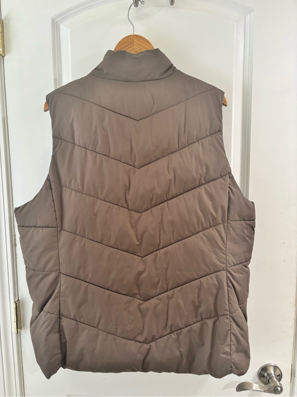 GAP Button Down Quilted Puffer Vest in Chocolate Brown - Picture 8 of 8